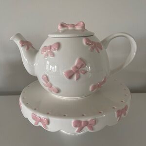 Lang Design Teapot and cake stand with Pink Bow
